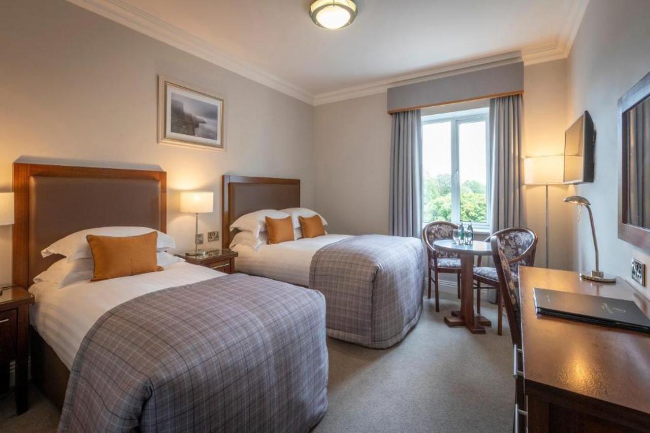 Temple Gate Hotel Ennis Bagian luar foto