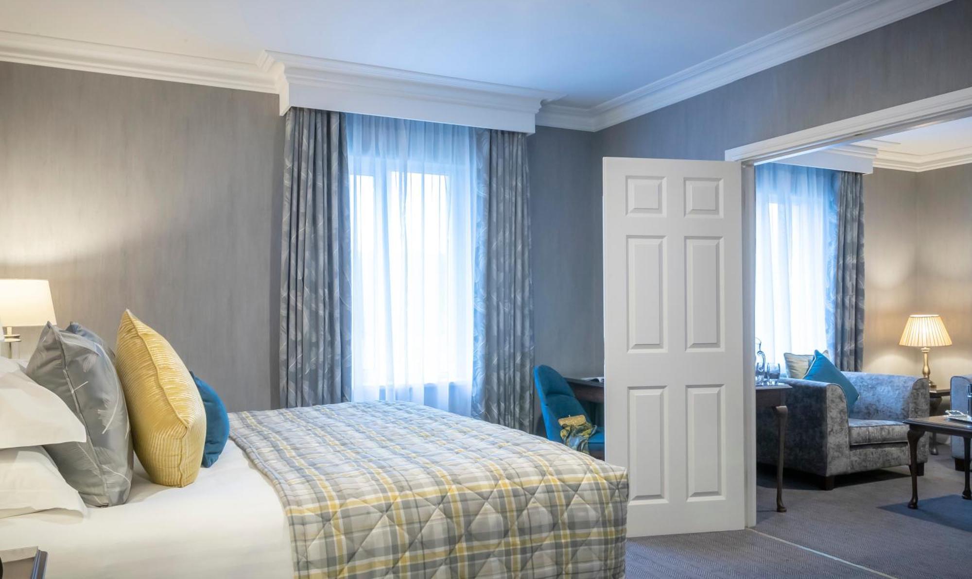 Temple Gate Hotel Ennis Bagian luar foto