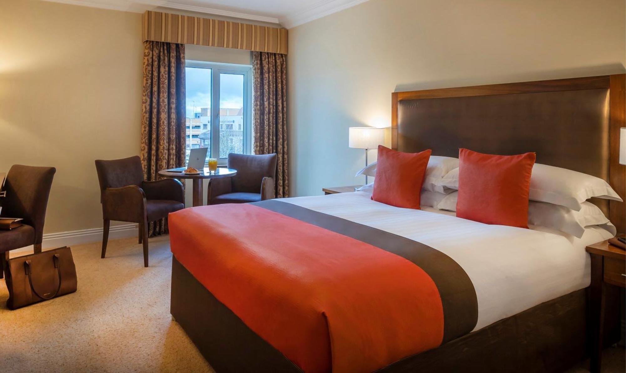 Temple Gate Hotel Ennis Bagian luar foto