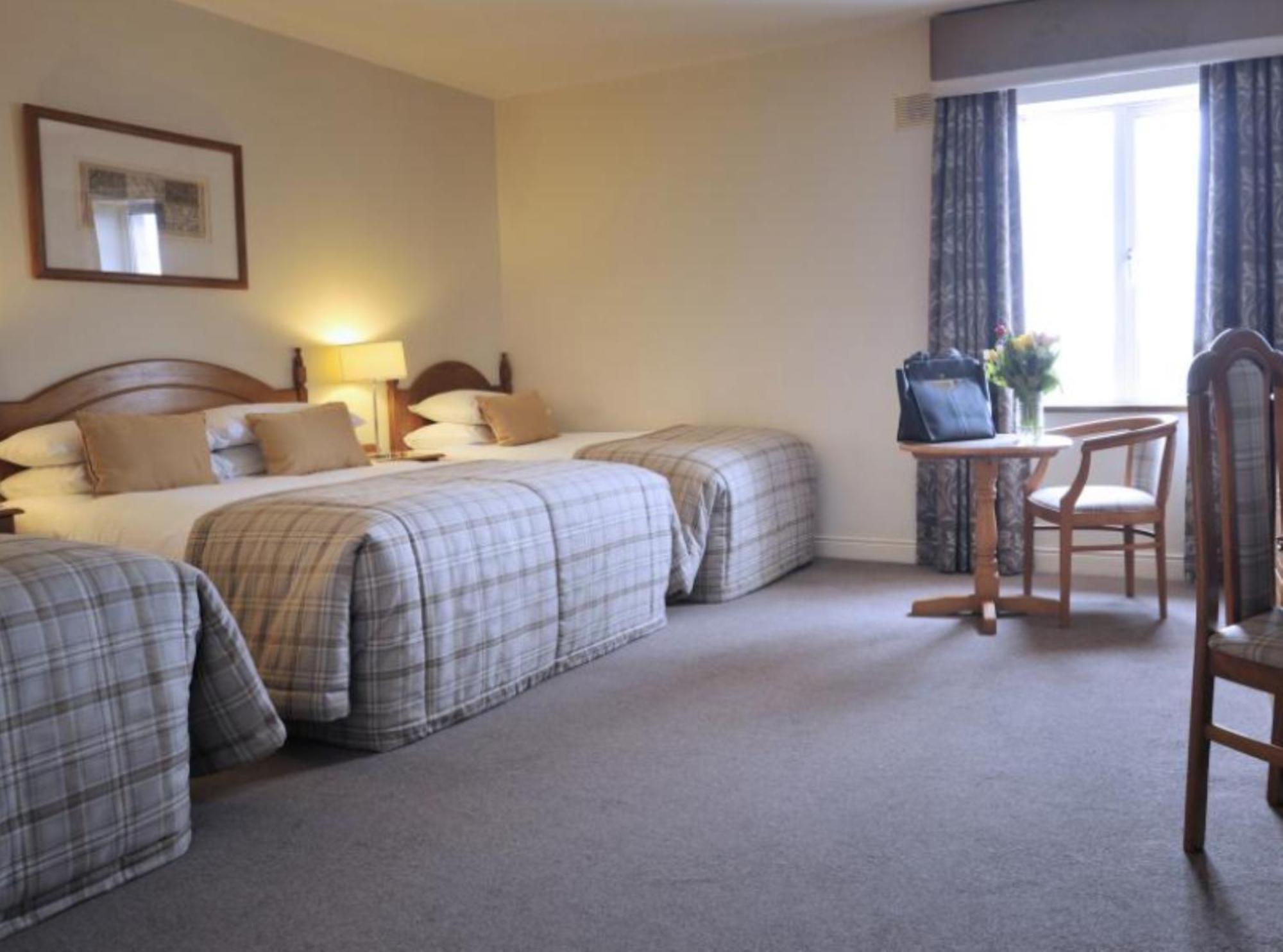 Temple Gate Hotel Ennis Bagian luar foto