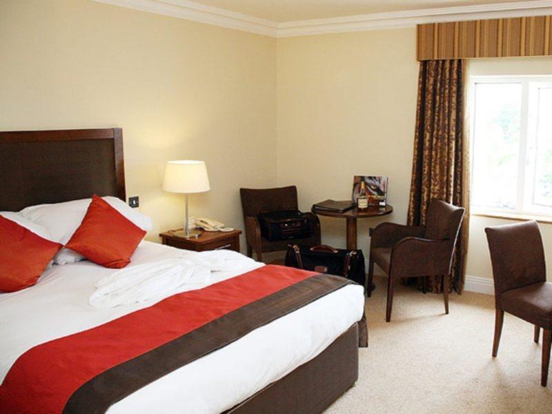 Temple Gate Hotel Ennis Bagian luar foto