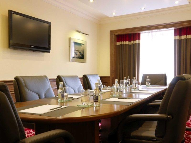 Temple Gate Hotel Ennis Bagian luar foto