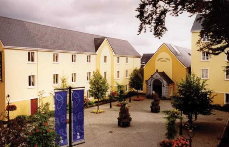 Temple Gate Hotel Ennis Bagian luar foto
