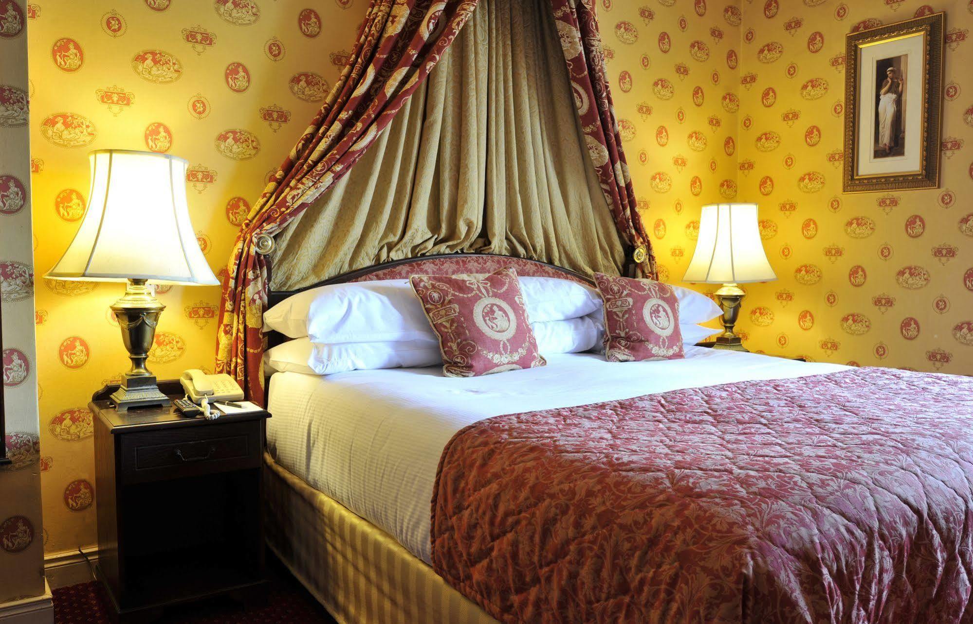 Temple Gate Hotel Ennis Bagian luar foto