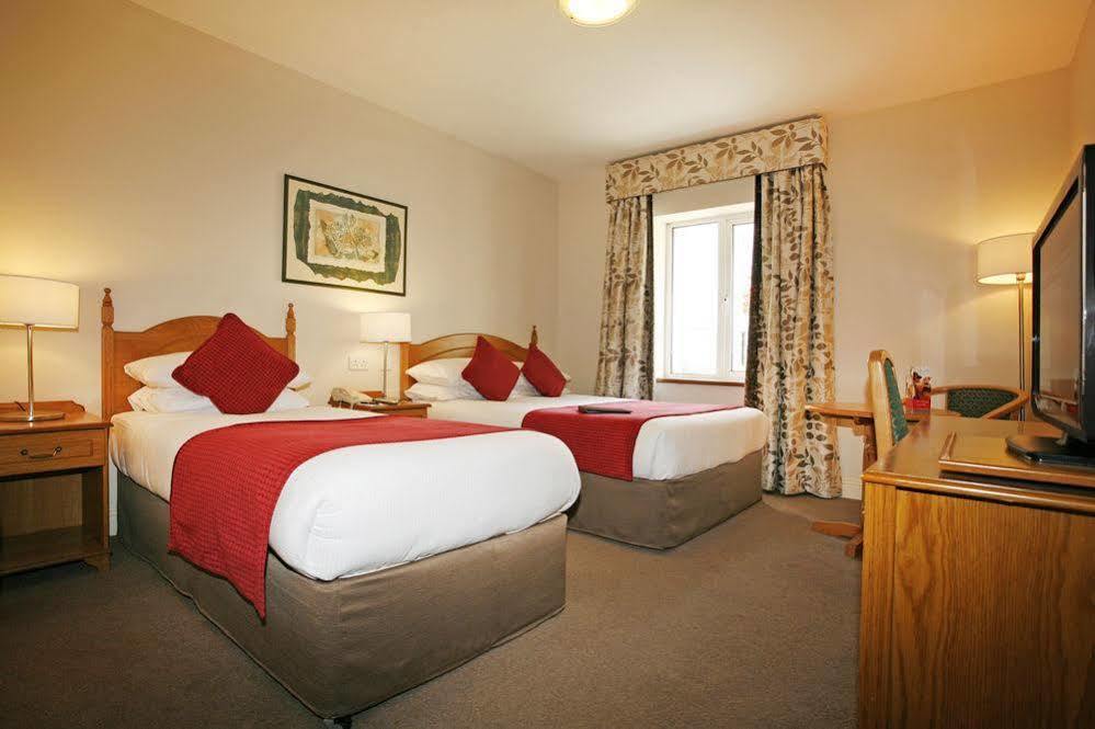 Temple Gate Hotel Ennis Bagian luar foto