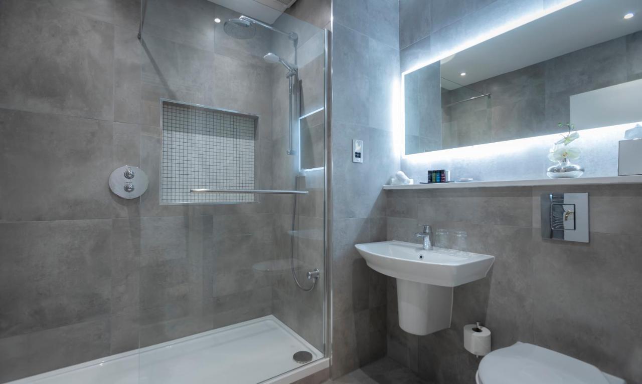 Temple Gate Hotel Ennis Bagian luar foto